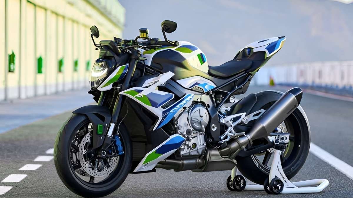 BMW S1000 Super Naked 2025 Extreme Performance for Urban Streets