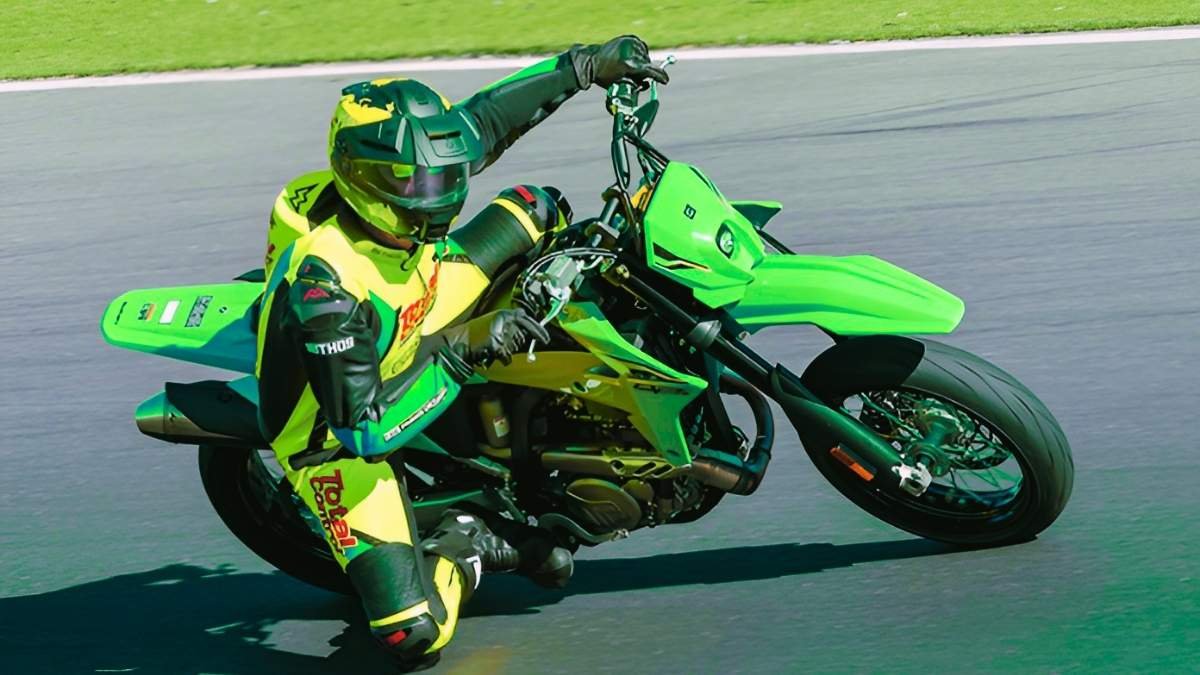 2025 Suzuki DR-Z4SM Review Specs Performance and Features Breakdown